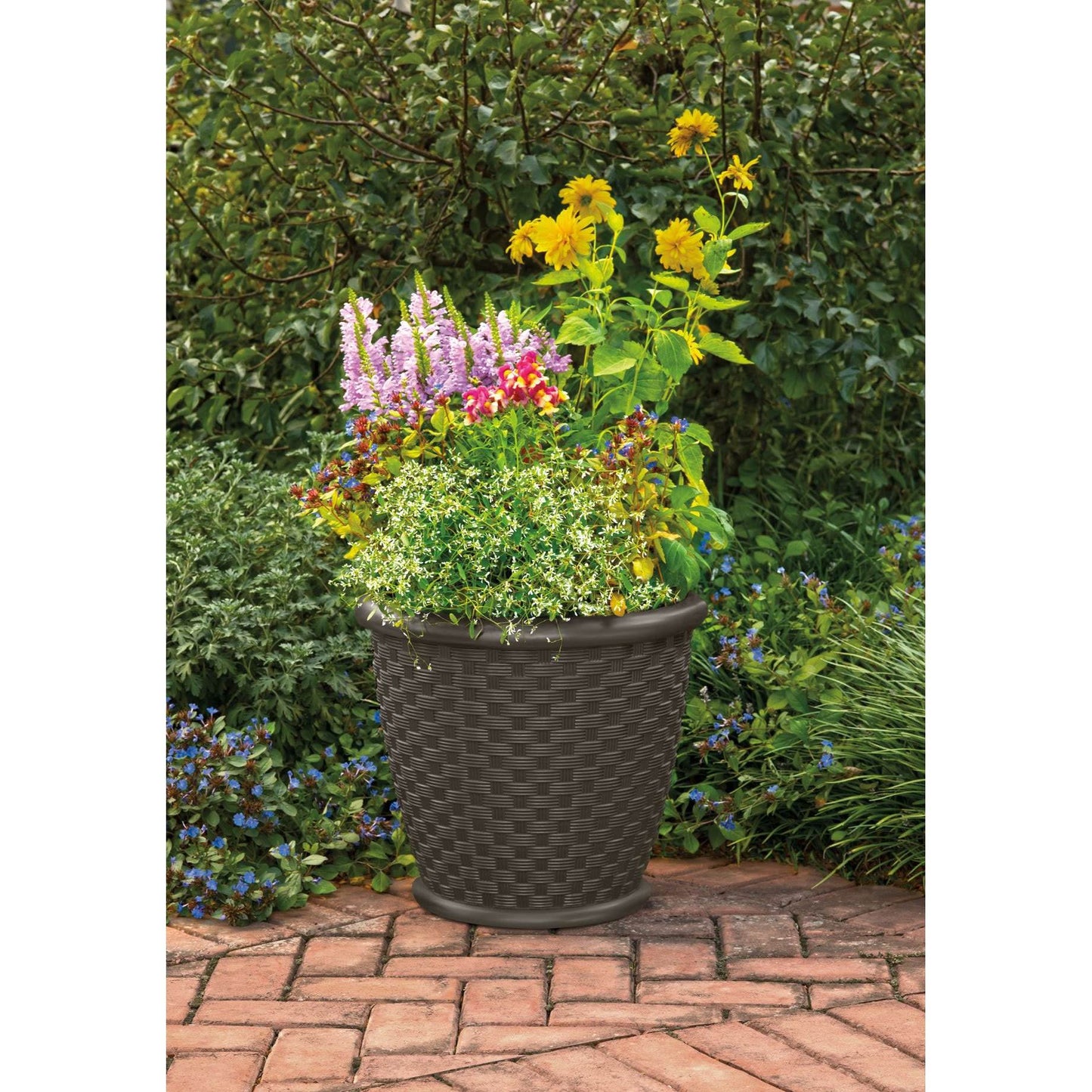 Suncast Sonora 22 Inch Resin Wicker Decorative Garden Planter, Java (2 Pack)