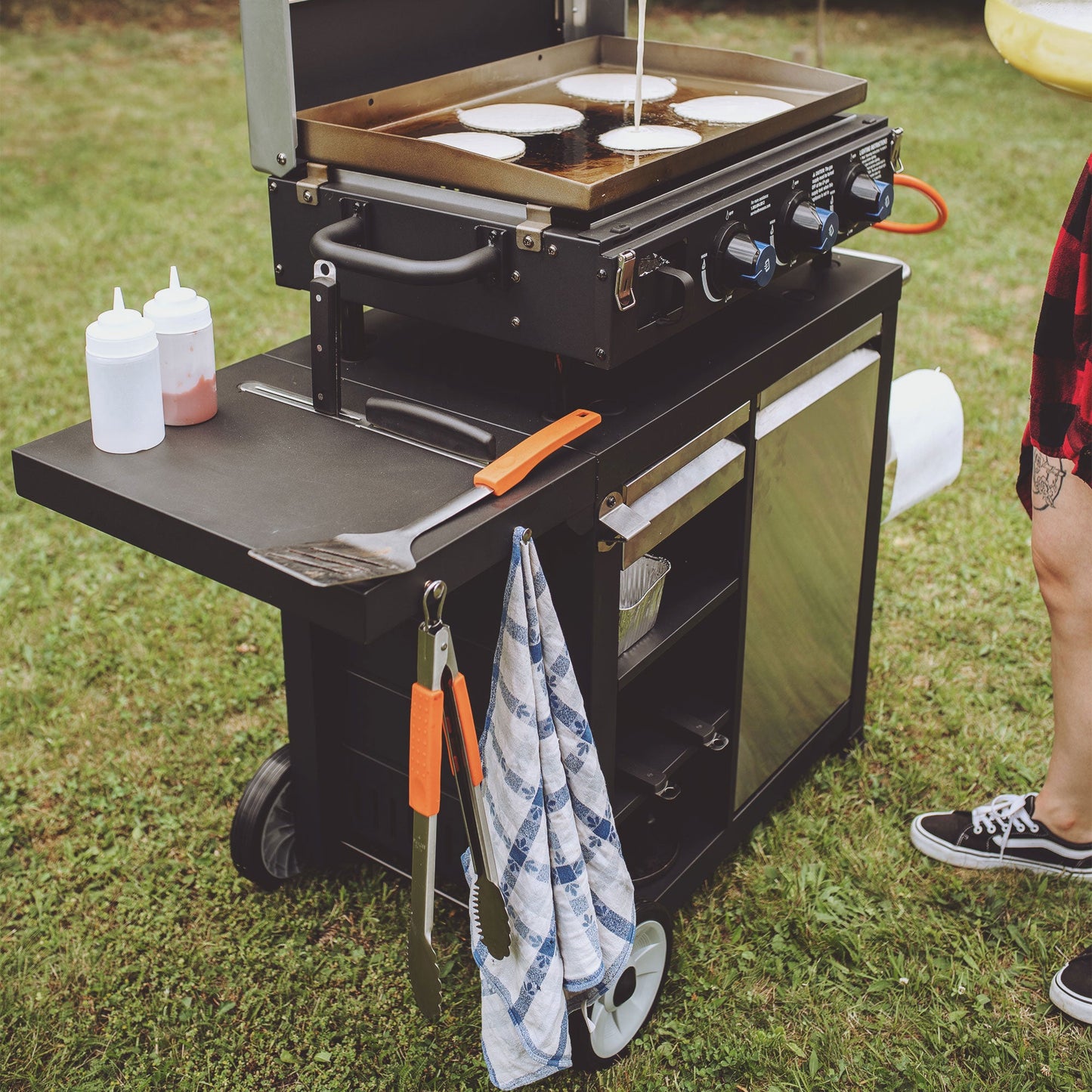 Razor Universal Rolling Prep Cart and 34.5 In Triple Burner LP Propane Gas Grill