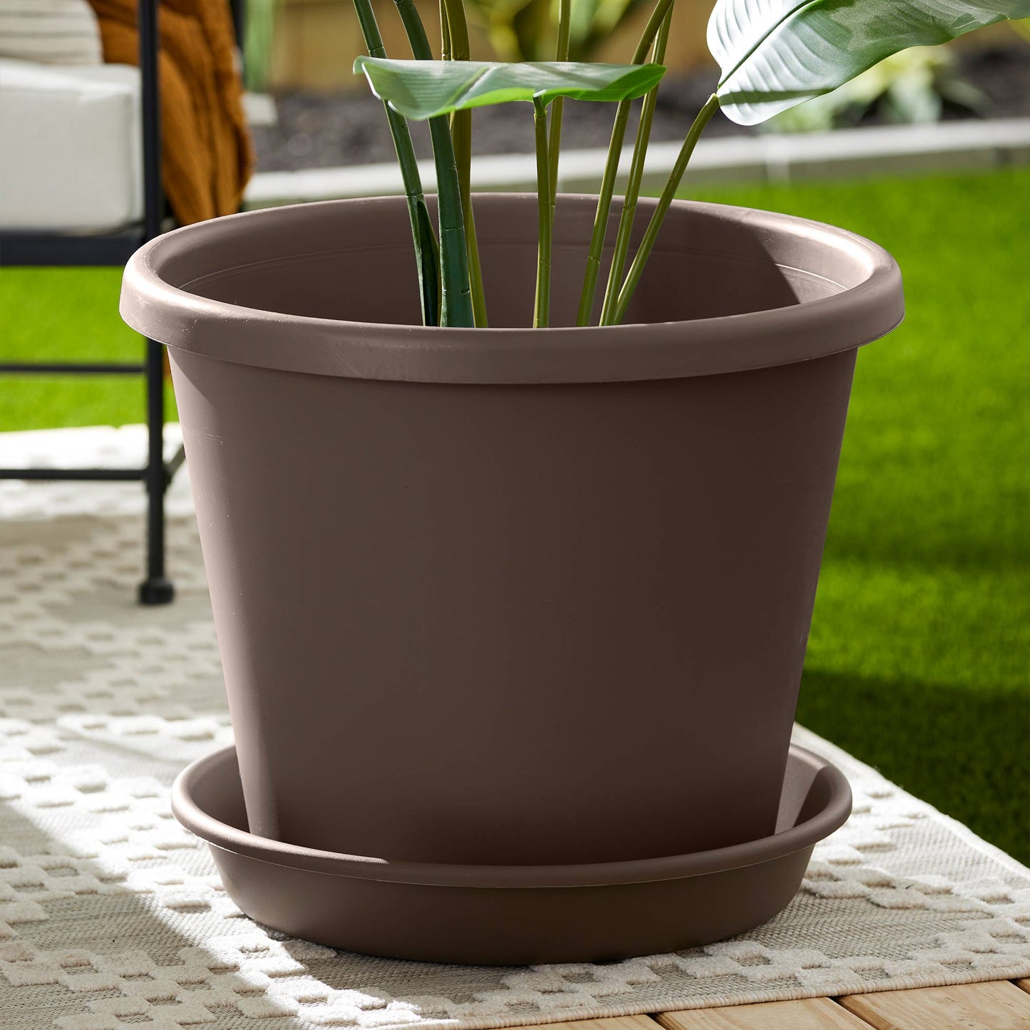 The HC Companies Classic 21" Deep Plastic Round Plant Pot Saucer, Brown (2 Pack)