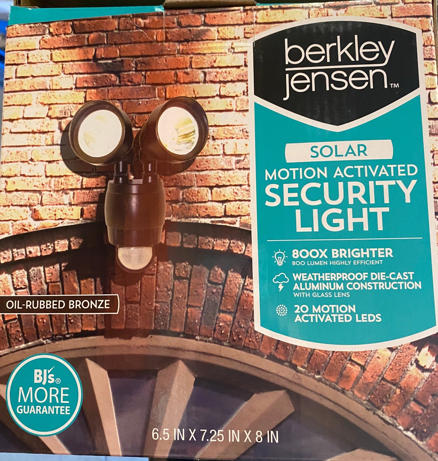 Berkley Jensen 800-Lumen Solar Security Light