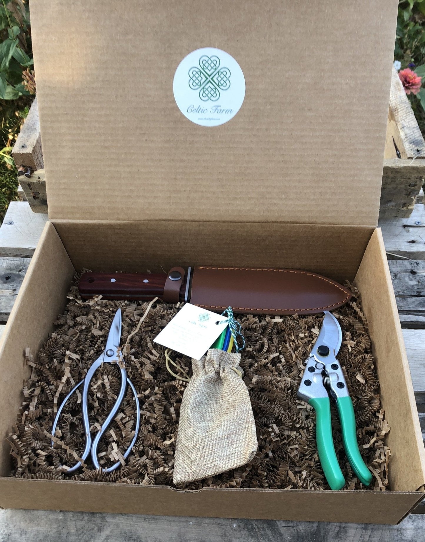 Ultimate Garden Gift Box -  4 Garden Tool Set  (Hori Hori, Pruners, Garden Snips and Garden Tool Sharpeners)  Tool Kit